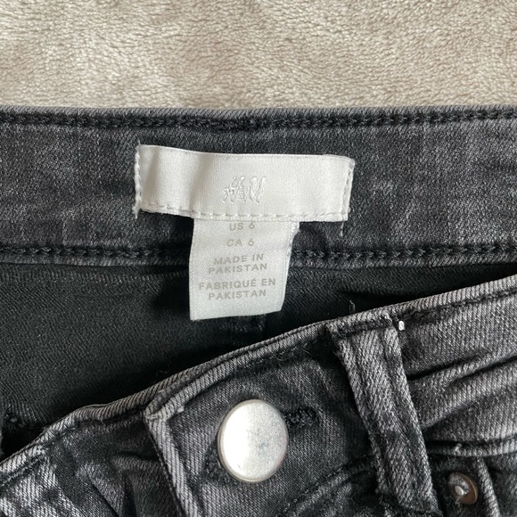H&M Mid Rise Jeans - Picture 2 of 4